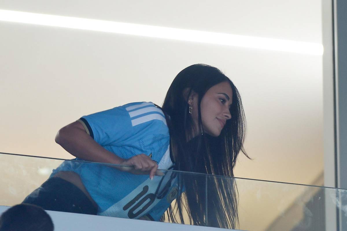 Messi rompió en llanto y Antonela presente: la despedida de Leo de Argentina