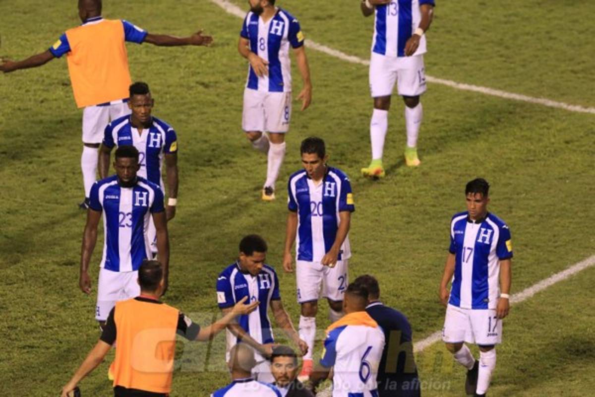 CURIOSAS: El saludo de Pinto y Postecoglou y el detalle de Boniek con los titulares