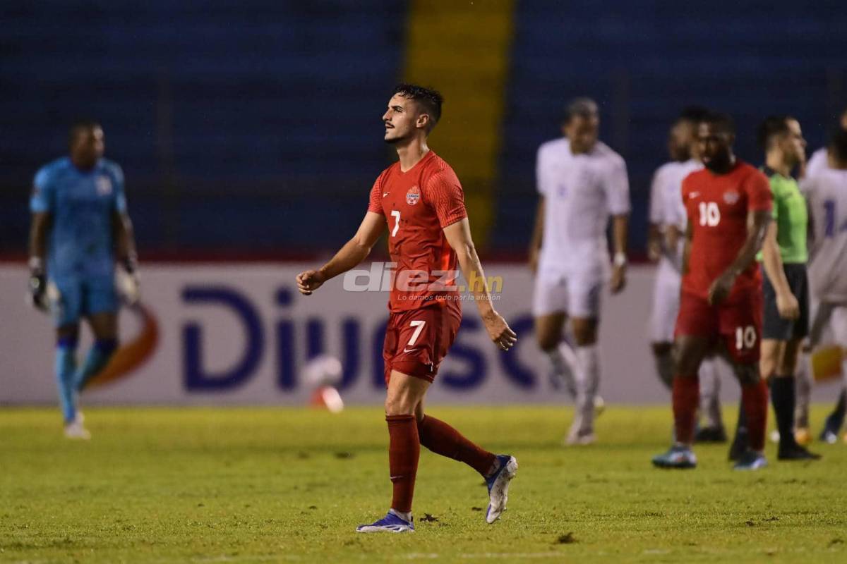 Júbilo en el Olímpico: Aficionados invaden la cancha en medio del triunfo de Honduras sobre Canadá en Liga de Naciones