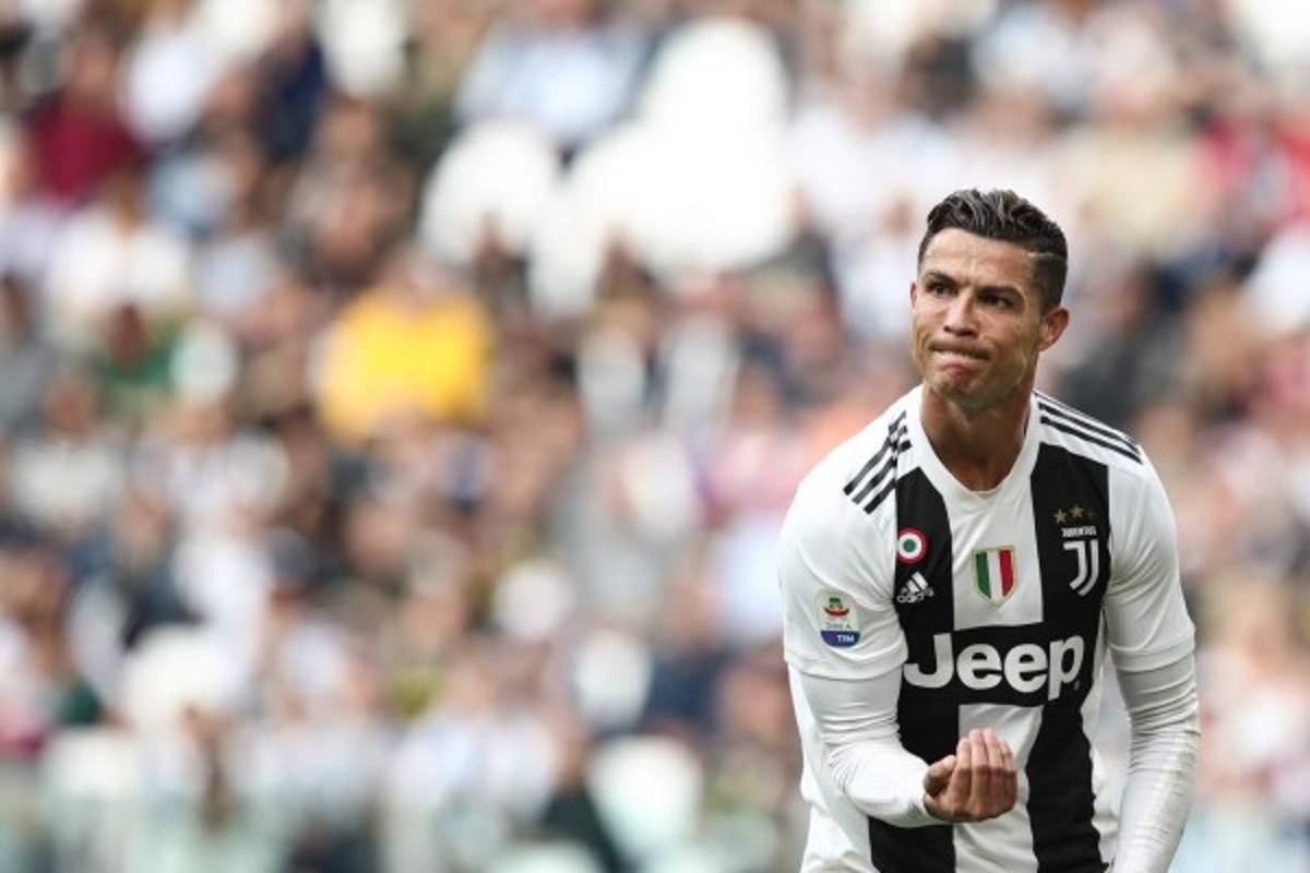 La manta, el nuevo gesto y la alegría de Cristiano tras coronarse con la Juventus en Italia   