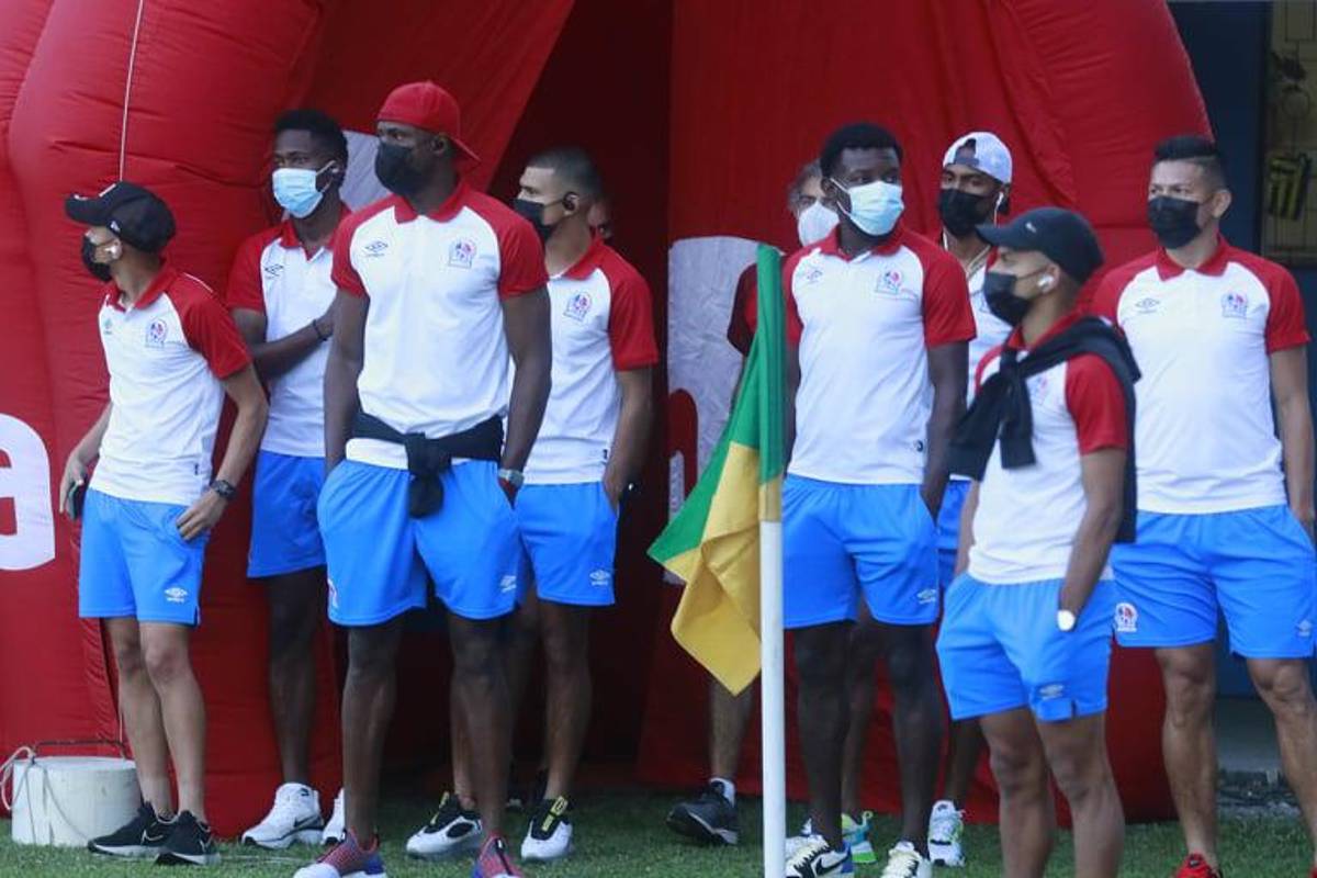 Estrictos controles de seguridad y banderazo: Así se vive la previa del clásico Olimpia - Motagua en el estadio Morazán