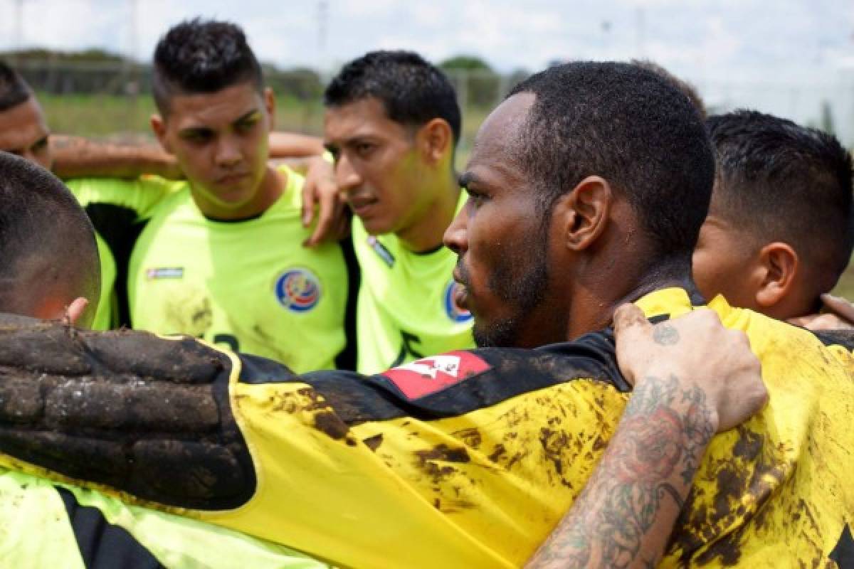 Costa Rica capacita a privados de libertad como árbitros de fútbol