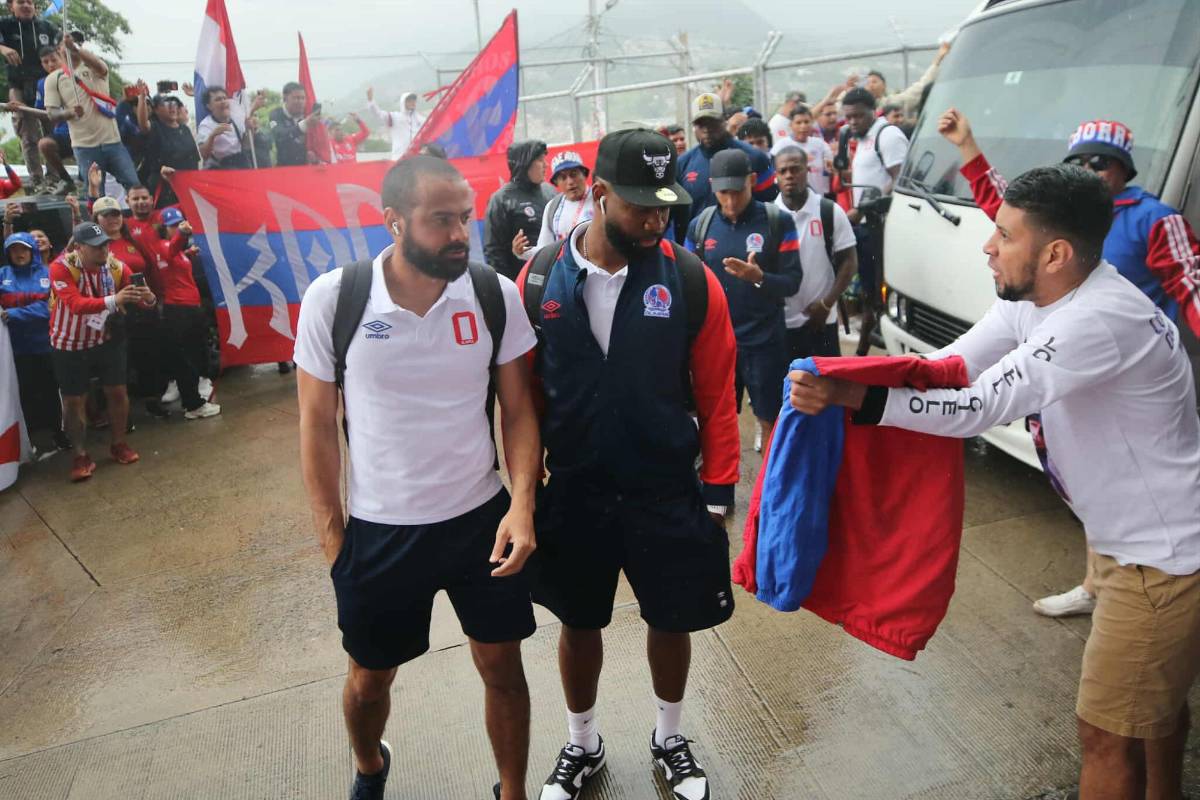 Imágenes: Así le reclamó la Ultra Fiel al Olimpia, los encerraron ¿Cuál fue la reacción de Eduardo Espinel?