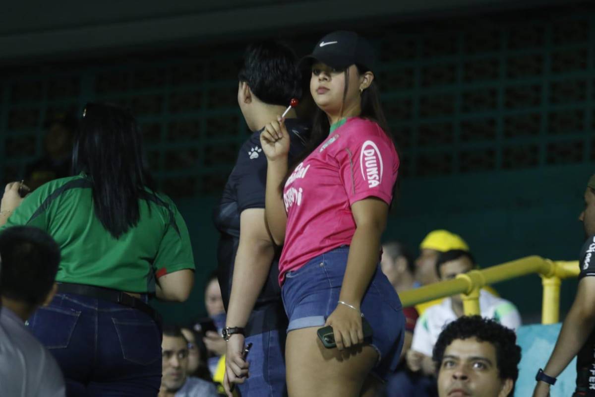 Listo el FVS en el Morazán: lindas aficionadas y el ambiente que se vivió en el Real España-Marathón