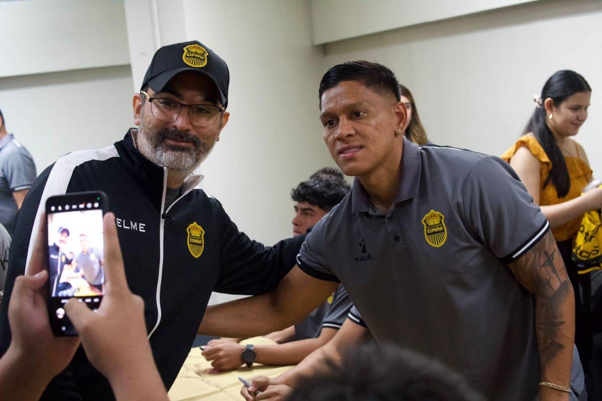 Real España mantiene la buena vibra del liderato en la Liga Nacional de Honduras y comparte con los fanáticos aurinegros