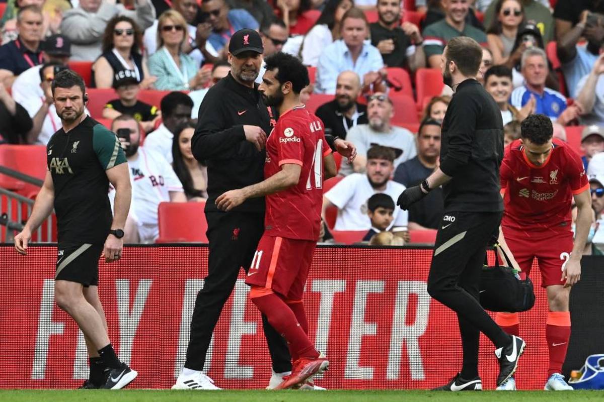 Alerta en el Liverpool: Salah sustituido por lesión a dos semanas de la final de la Champions League