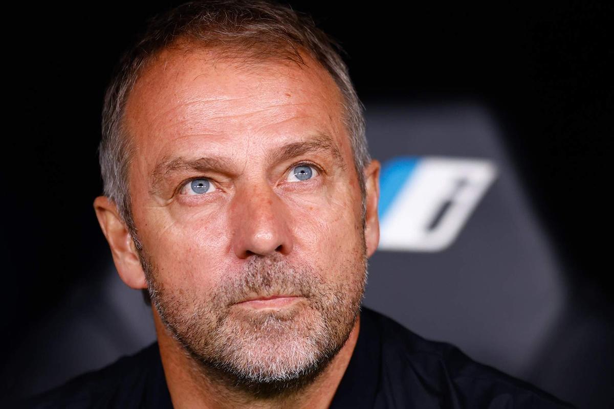 Hansi Flick frenó una salida a última hora: el jugador podría seguir su carrera en Barcelona