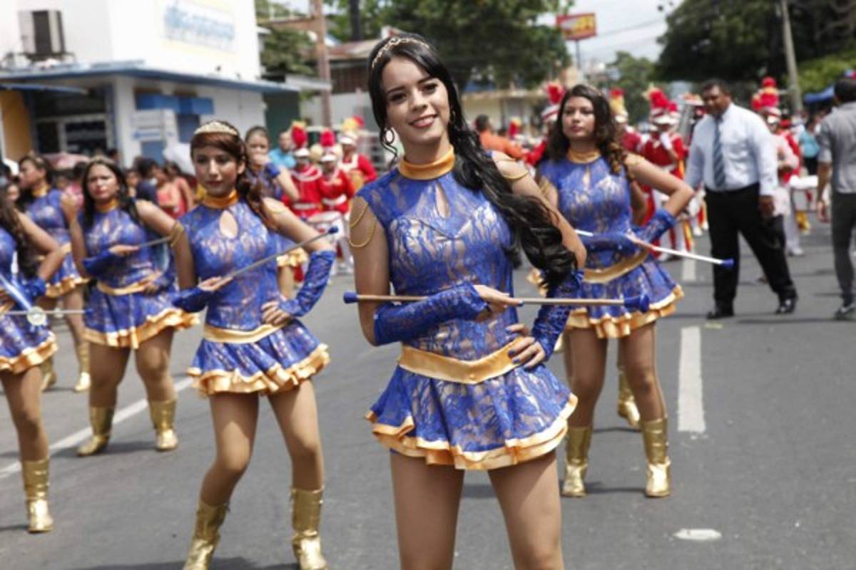 Las palillonas que se robaron las miradas en desfiles en San Pedro Sula