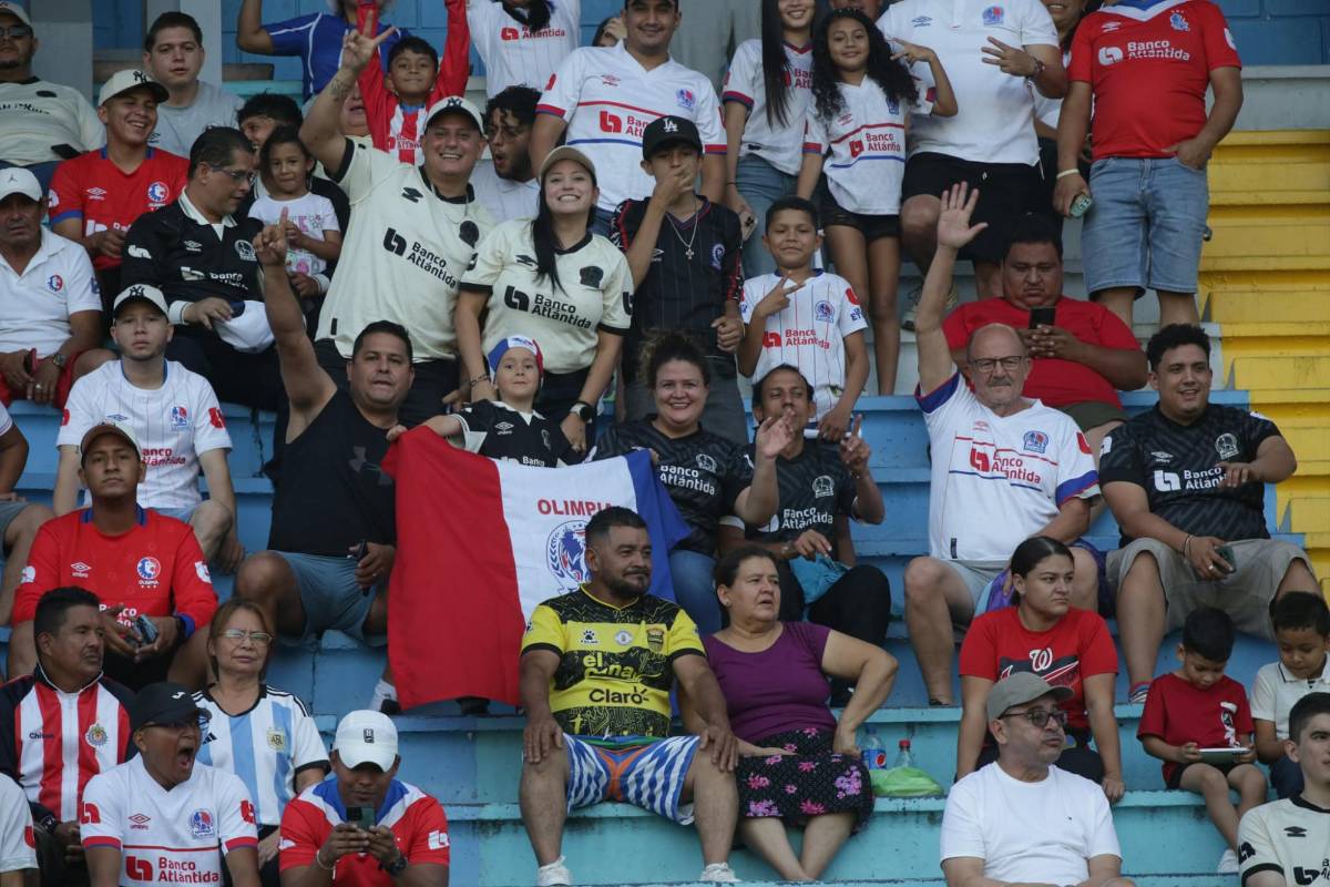 La fiesta que armó la Ultra Fiel, bellas chicas en el Chelato Uclés y el aficionado de Real España junto a los de Olimpia