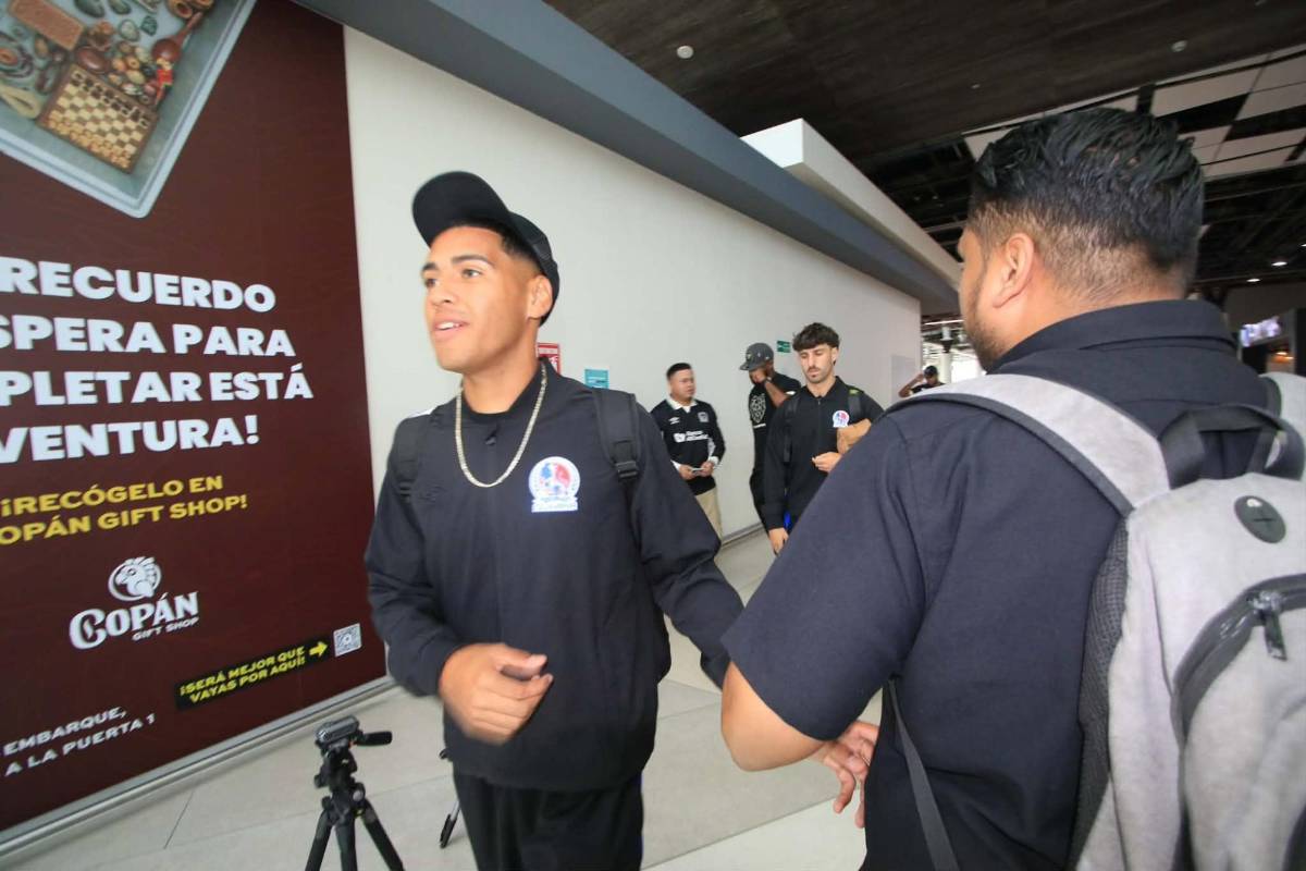 Menjívar y Edwin fueron sorprendidos y fan robó suspiros: Olimpia voló a Panamá