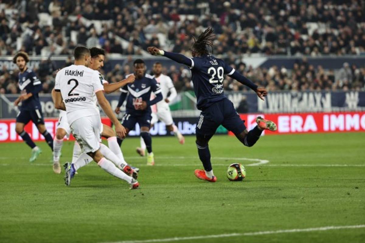 FOTOS: Alberth Elis anota, deja en el suelo a Keylor Navas y así fue el enfrentamiento con Mbappé