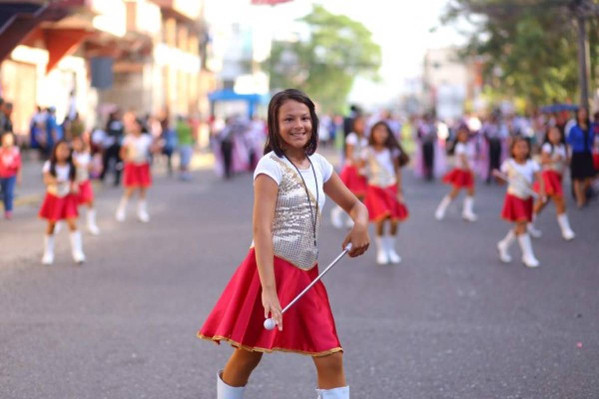 FOTOS: Las bellas chicas que adornan las fiestas patrias de Honduras