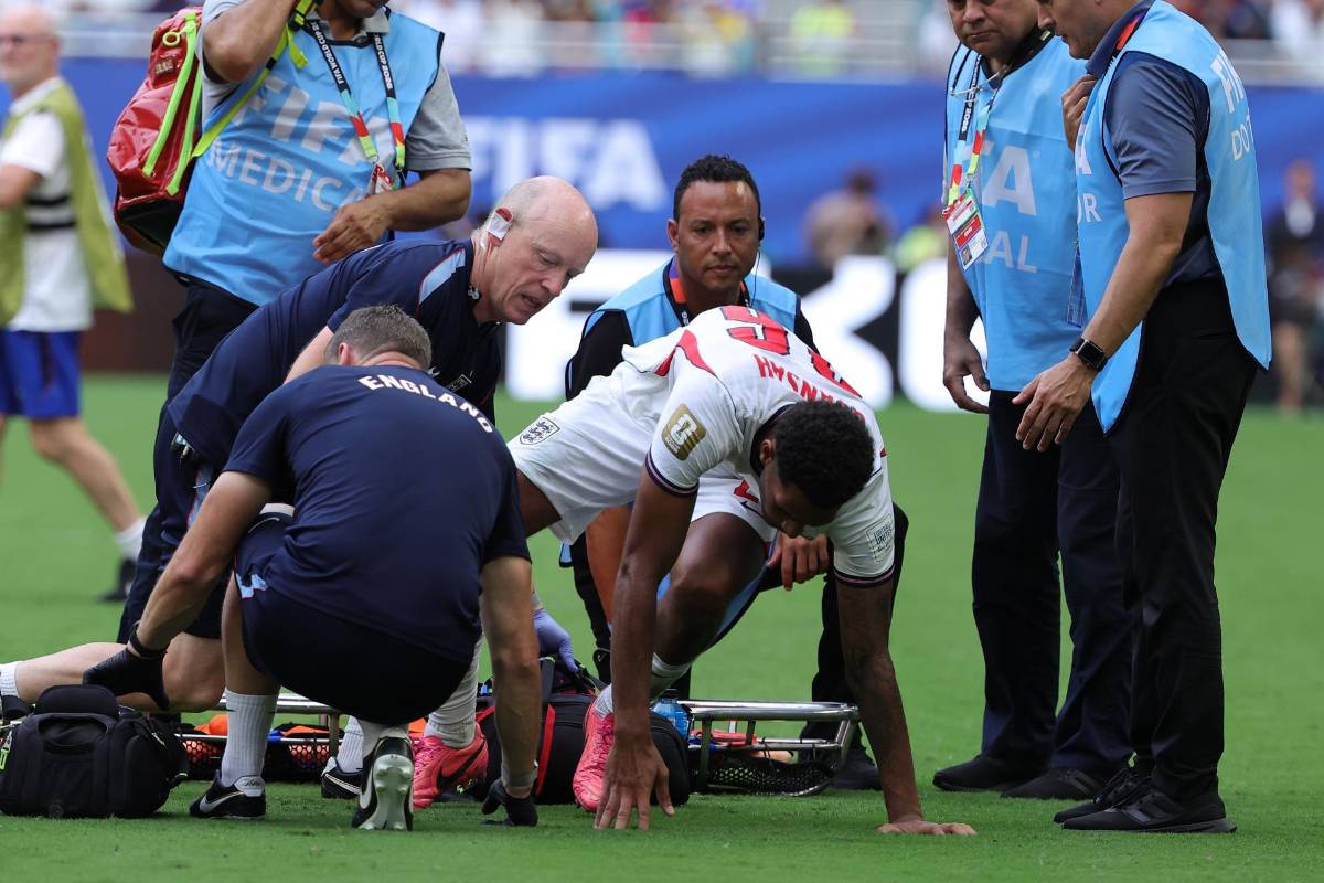 La frustración de Mbappé, así fue captada Ester Espósito y el enfado de Deschamps