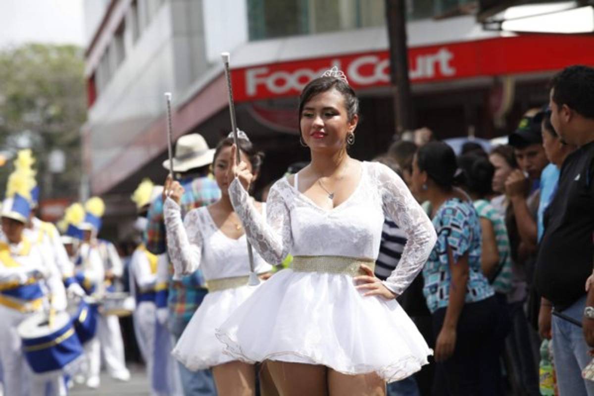 Las palillonas que se robaron las miradas en desfiles en San Pedro Sula