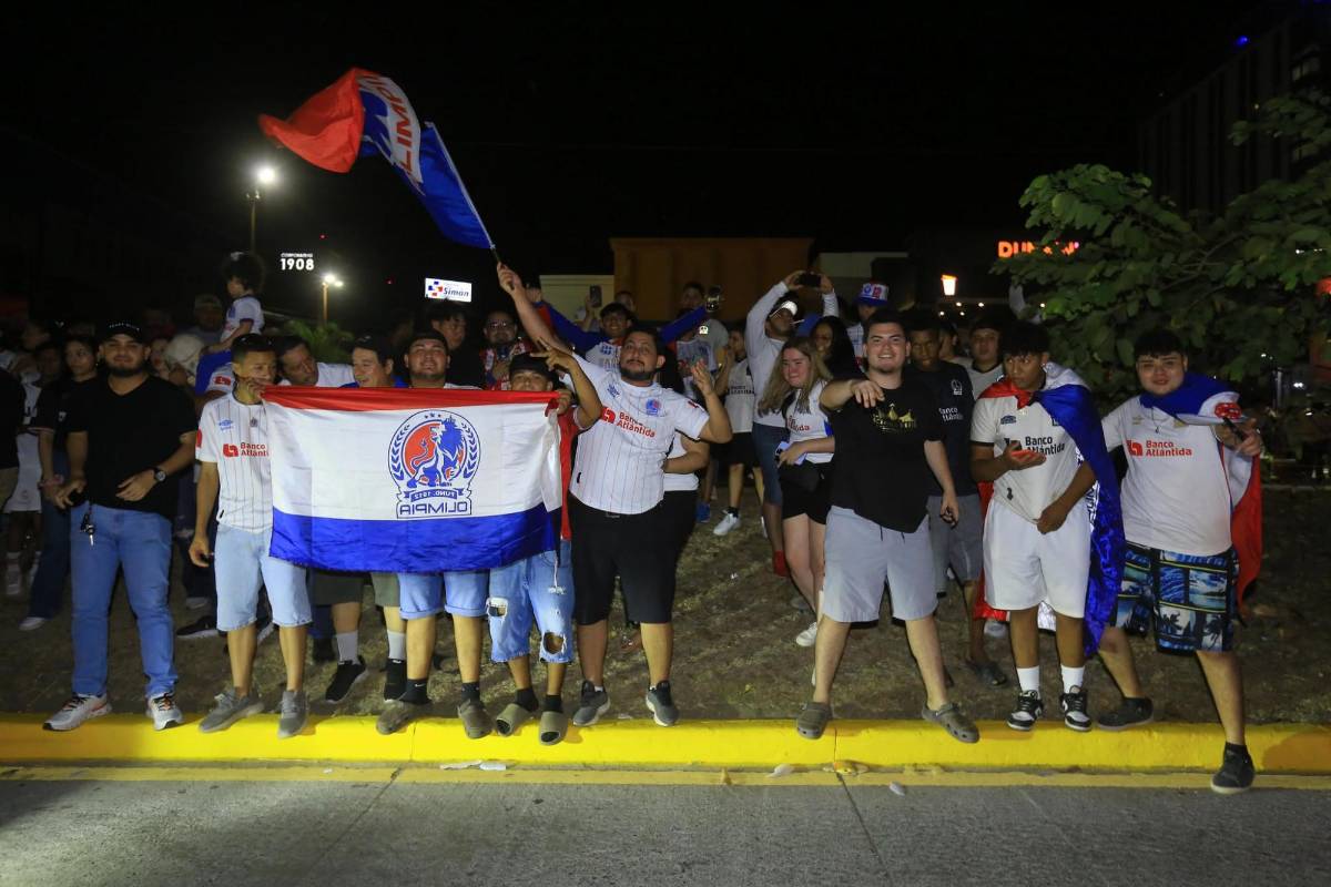 ¡Fiesta por la 39! Aficionados del Olimpia celebran por toda Honduras el título del torneo Clausura