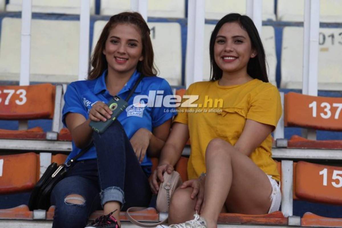 NO VISTE EN TV: Lluvia de huevos, pancartas en el Nacional y chicas lindas