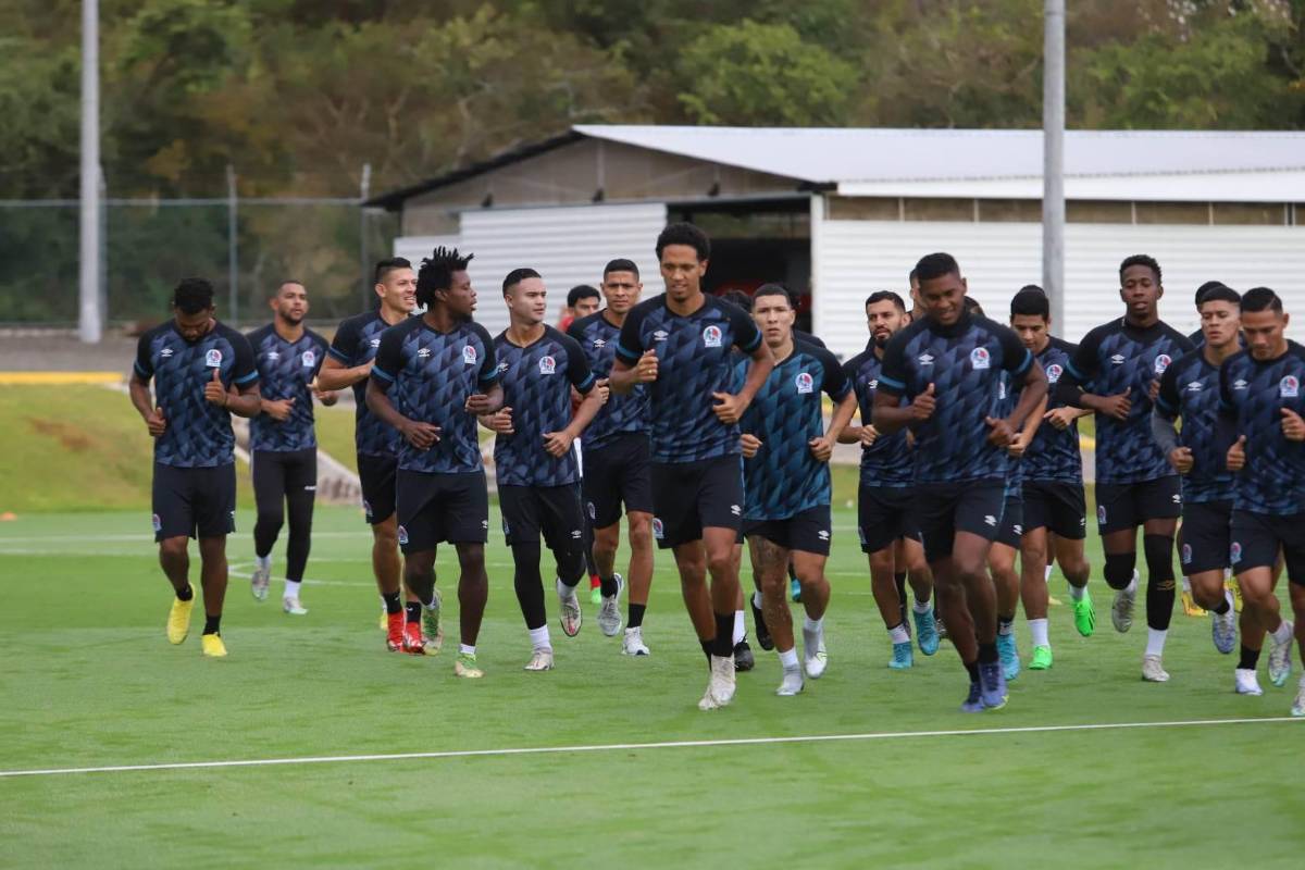 FOTOS: Olimpia recibe visitas inesperadas en el inicio de pretemporada; fichajes albos se muestran felices