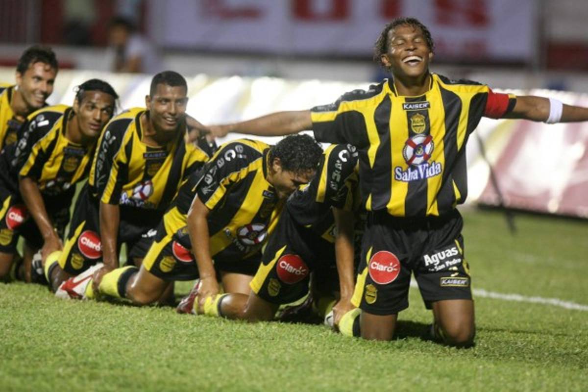 El ÀLBUM: La vida deportiva de Carlos Pavón