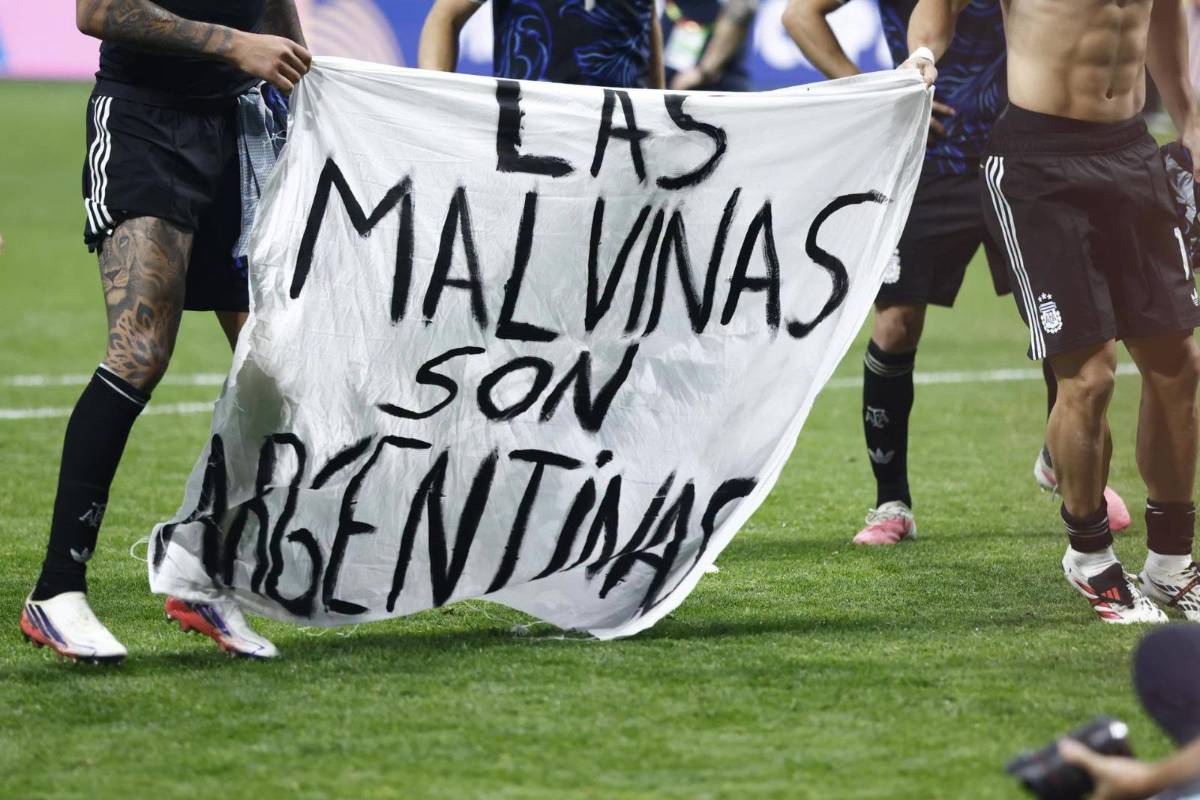 La  Polémica manta de Argentina en la cara de los ingleses y el castigo de FIFA