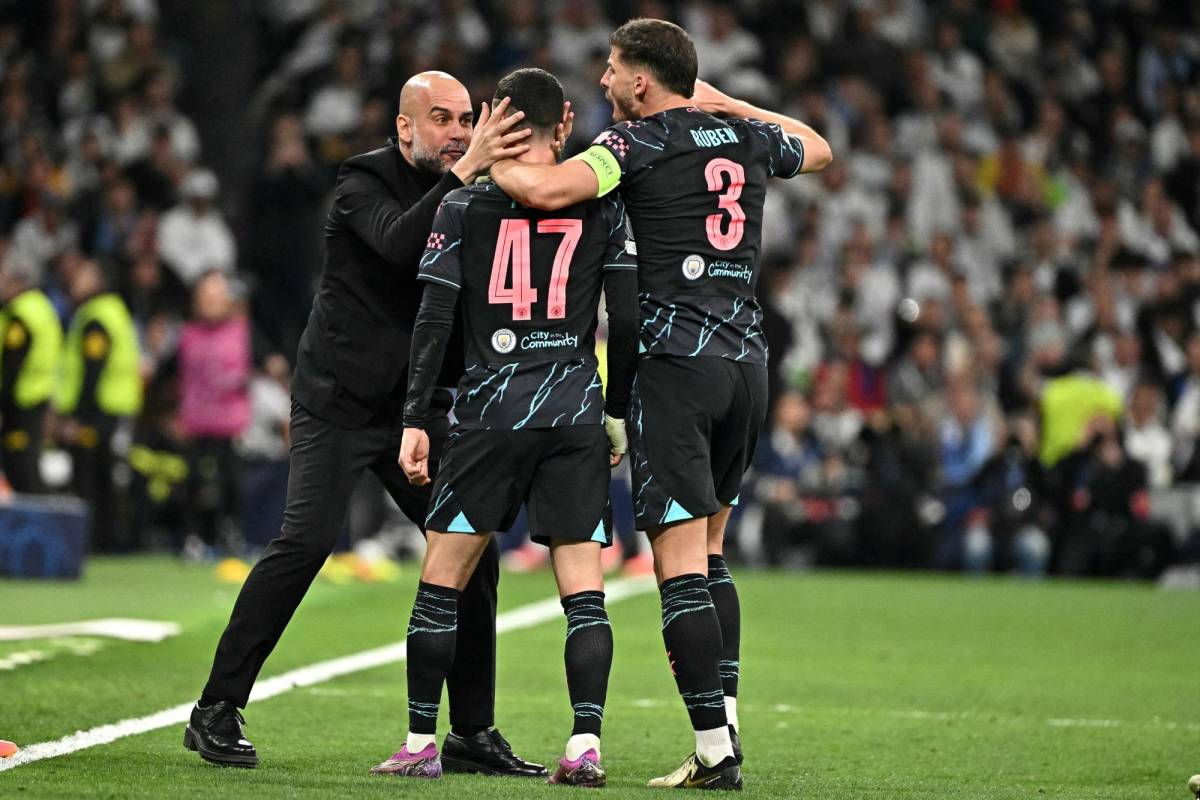 Real Madrid - City: Guardiola explota en el Bernabéu, el extraño gesto de Ancelotti y el cruce de Vinicius con rival