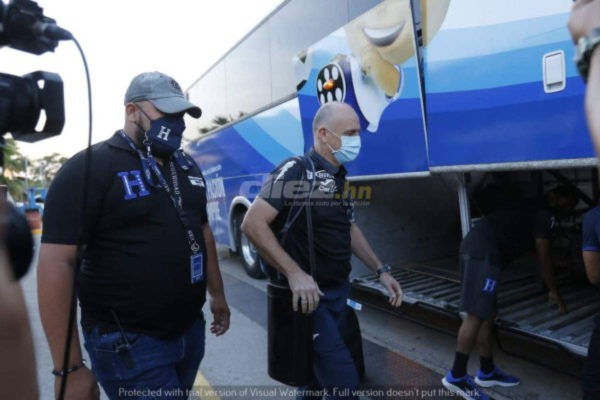 ¡Con guaruras fue recibido Coito! Así fue la discreta llegada de la Selección de Honduras tras perder en México