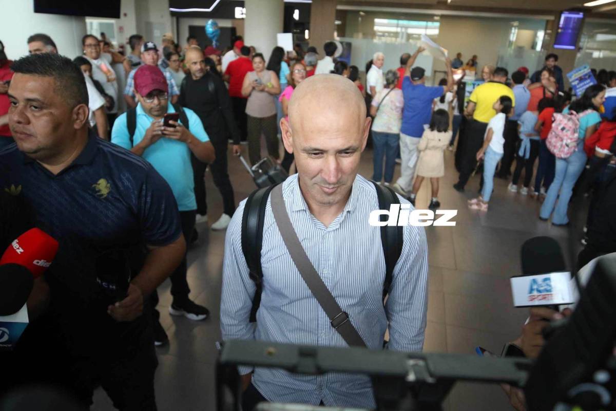 ¿Qué significa el amuleto en su mano?: así fue la llegada de Eduardo Espinel, nuevo técnico de Olimpia