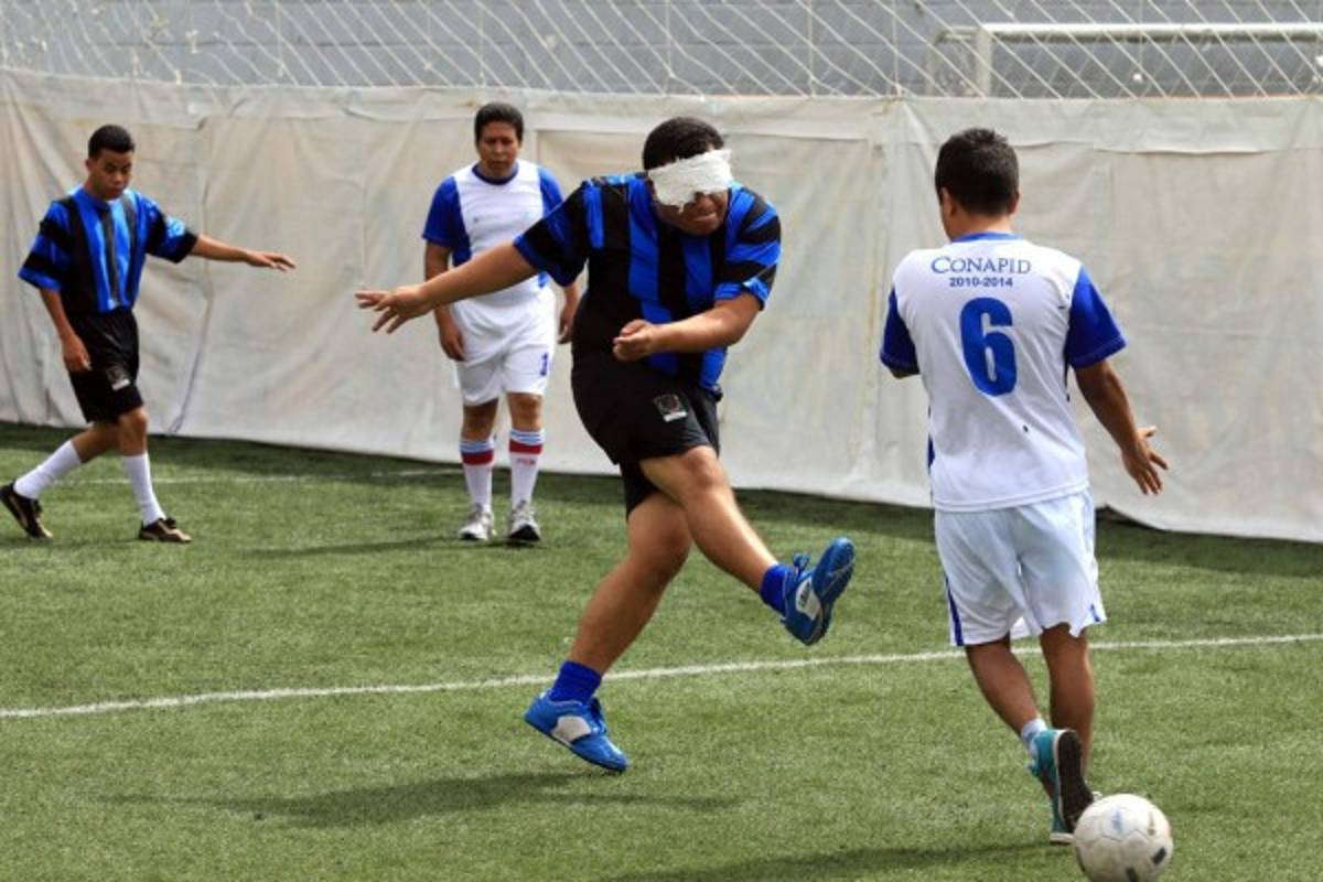 FOTO: Así se preparan los no videntes hondureños para el Centroamericano de fútbol sala