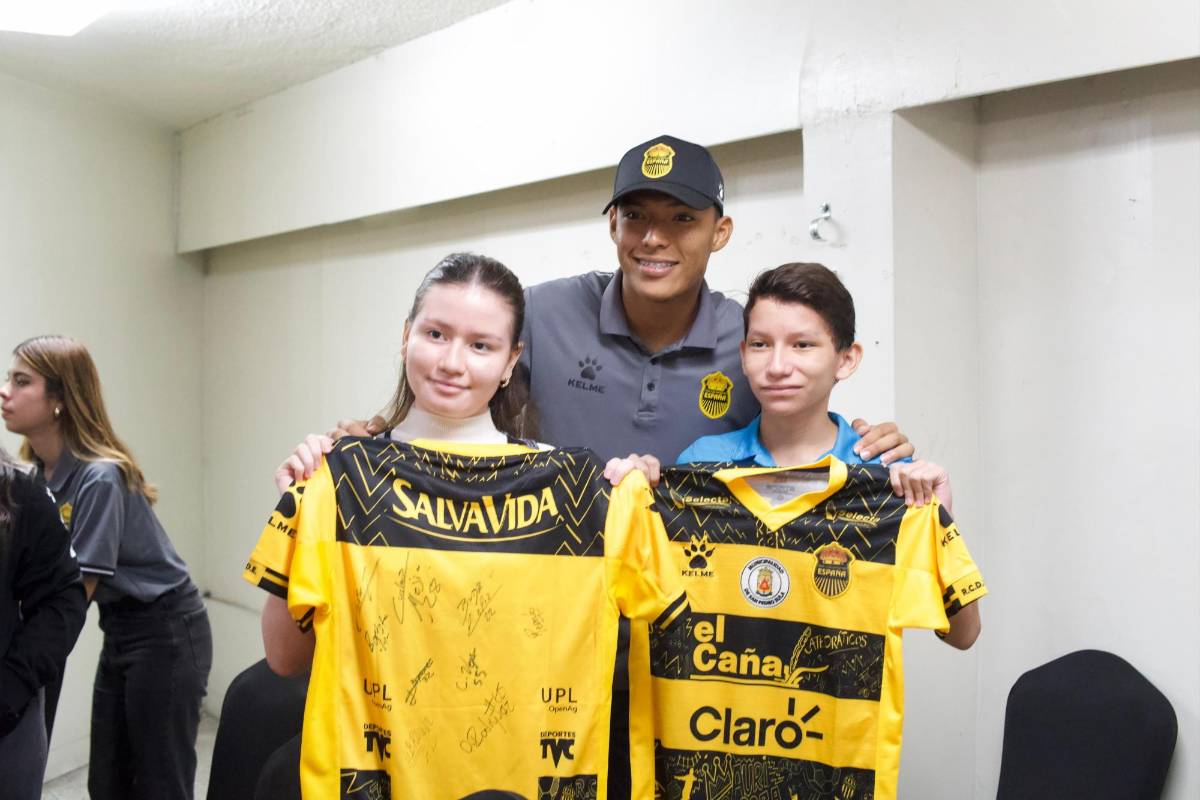 Real España mantiene la buena vibra del liderato en la Liga Nacional de Honduras y comparte con los fanáticos aurinegros