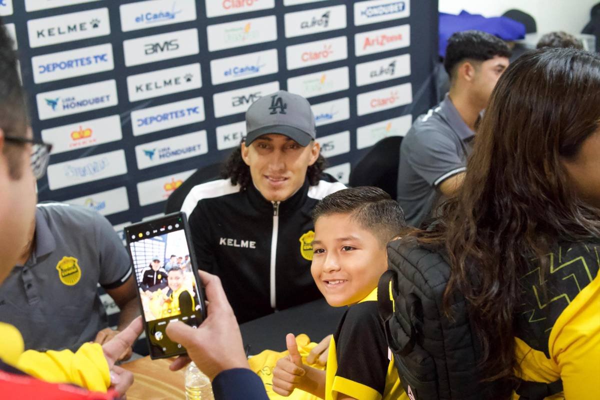 Real España mantiene la buena vibra del liderato en la Liga Nacional de Honduras y comparte con los fanáticos aurinegros