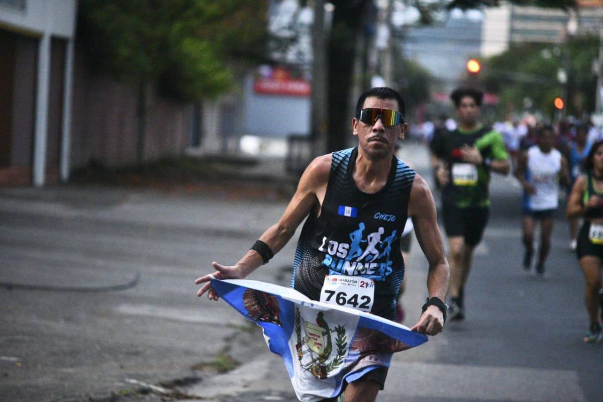 Maratón La Prensa: Atletismo puro, belleza femenina, mascotas corriendo y alegría en búsqueda de la meta