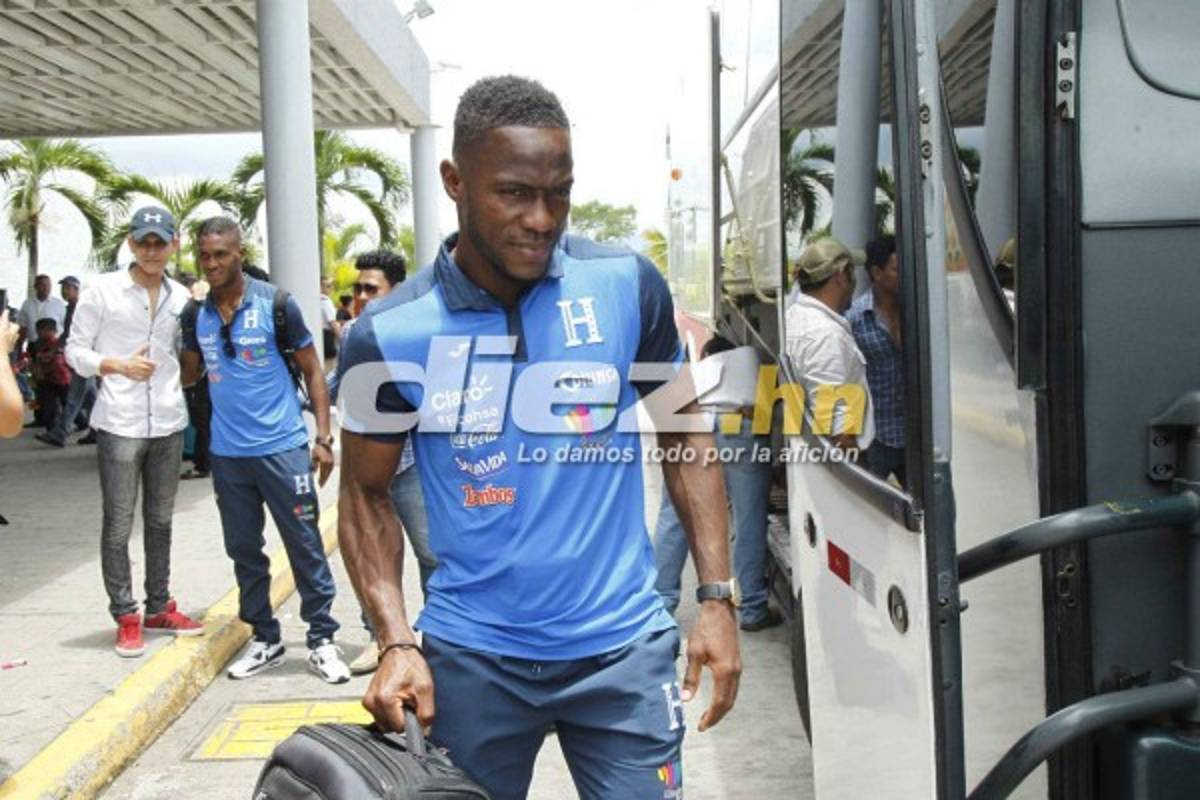 ¡SORPRESA! Afición arropa a selección de Honduras en su llegada de México
