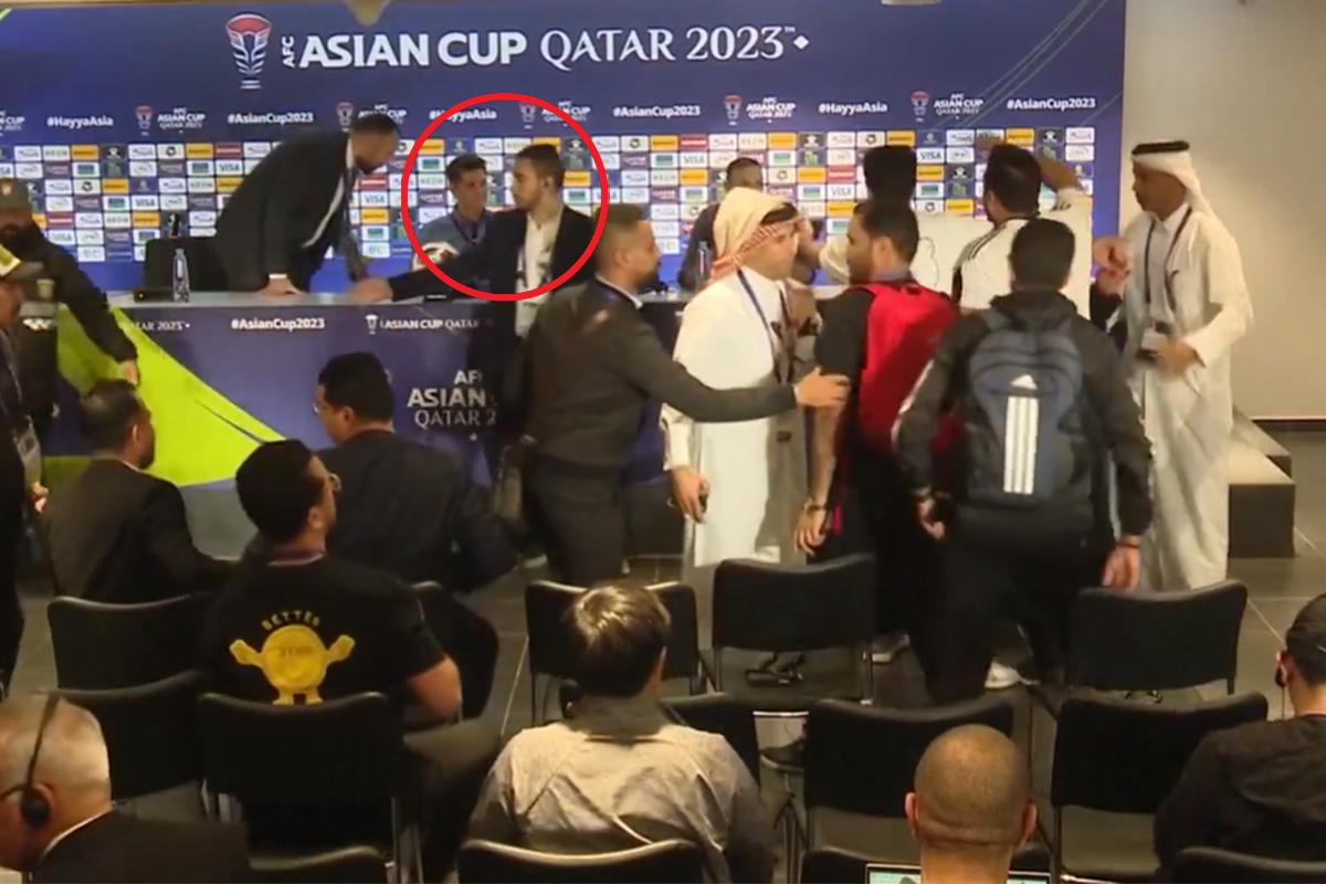 Copa de Asia: un grupo de periodistas intentó agredir al técnico de Irak en plena conferencia