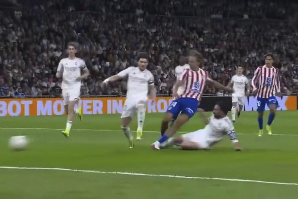 Arbeloa lo castigó por llegar tarde, el polémico penal y así fue captada Ester Expósito en el triunfo del Real Madrid