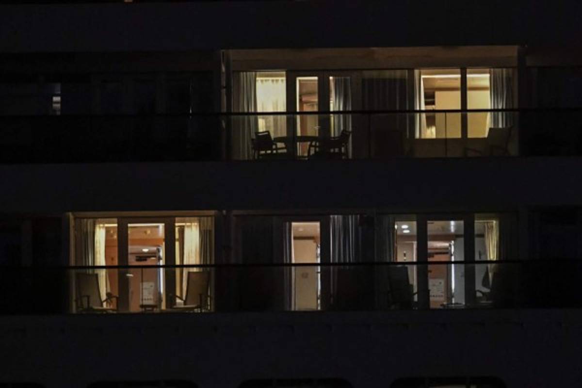 Termina la pesadilla: Pasajeros de cruceros con coronavirus desembarcan en Fort Lauderdale