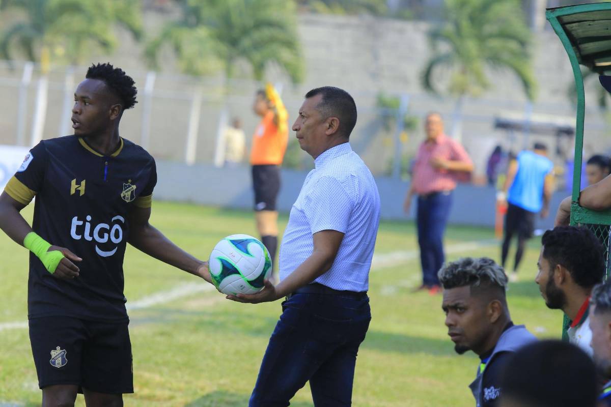 13 cosas que debes saber de Humberto Rivera, el DT que tiene soñando a los Potros: Fue jugador y miró entrenamientos del Olimpia