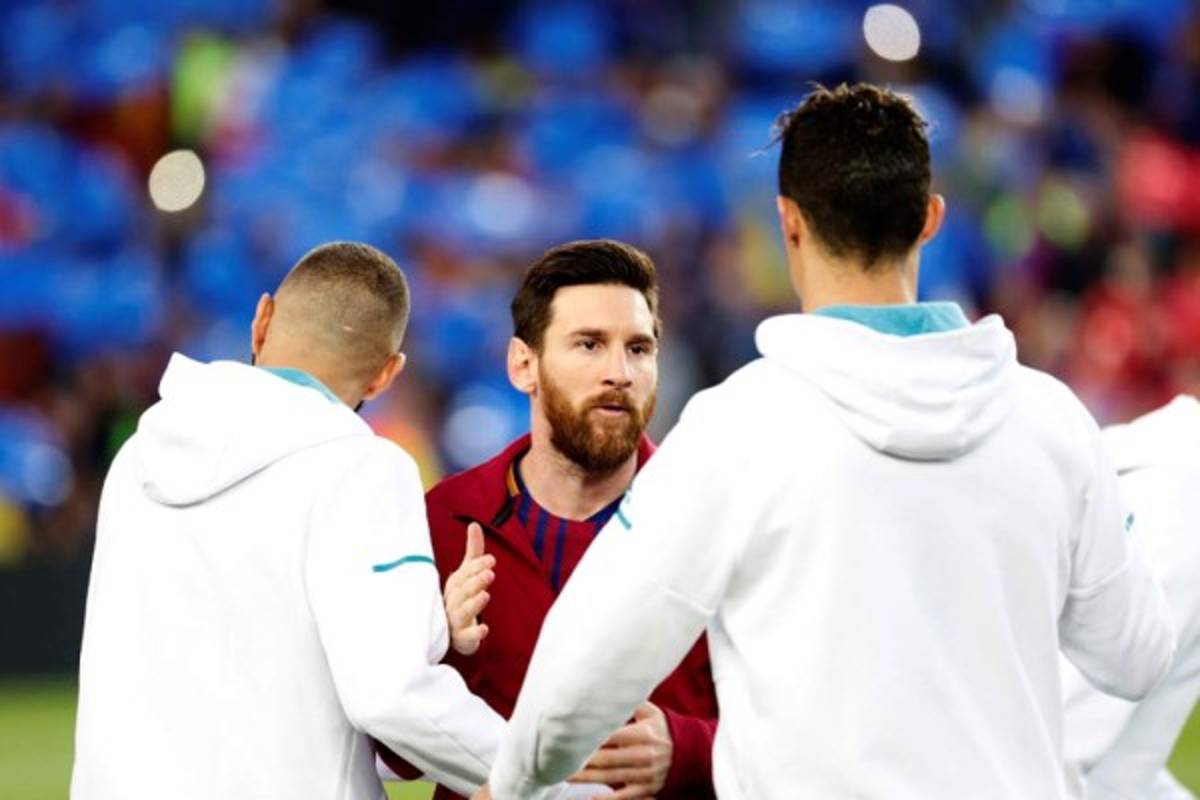 NO SE VIO POR TV: El saludo de Cristiano con Messi y el gesto de Piqué con CR7