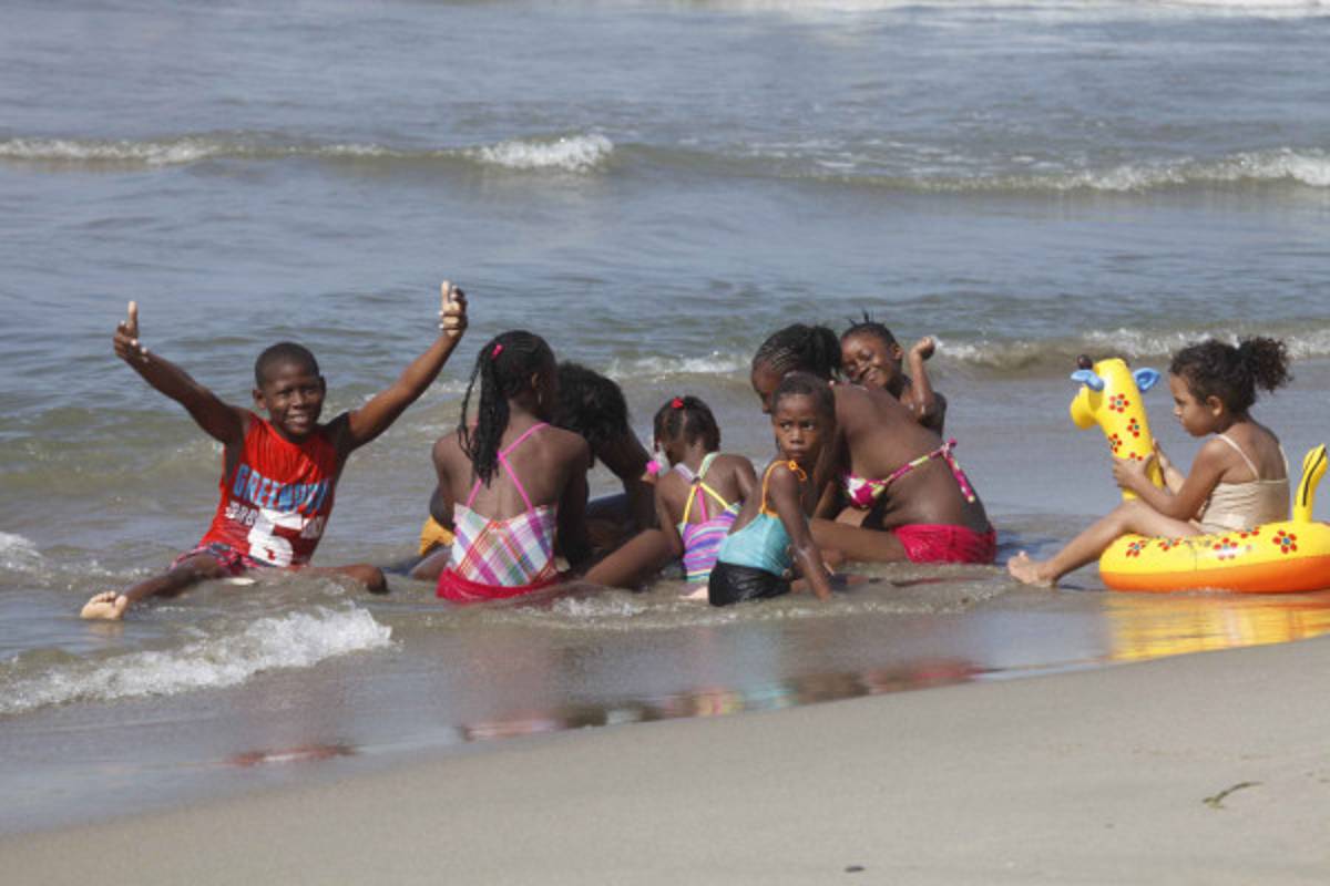 Diez en la playas de Tela.!