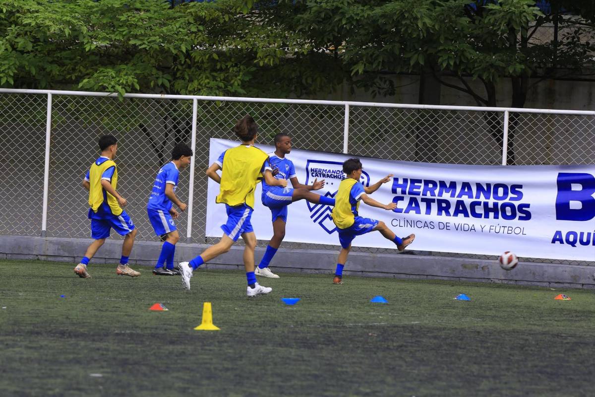 David Suazo, Wilson Palacios, Maynor Figueroa y otros exjugadores llevan vida y fútbol en las Clínicas Hermanos Catrachos