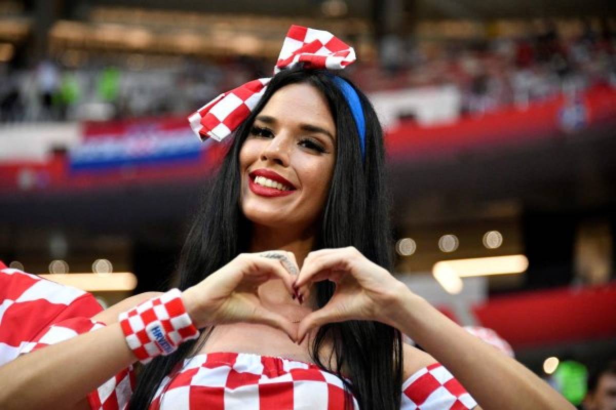 FOTOS: Las bellas aficionadas inglesas y croatas en Luzhniki Stadium