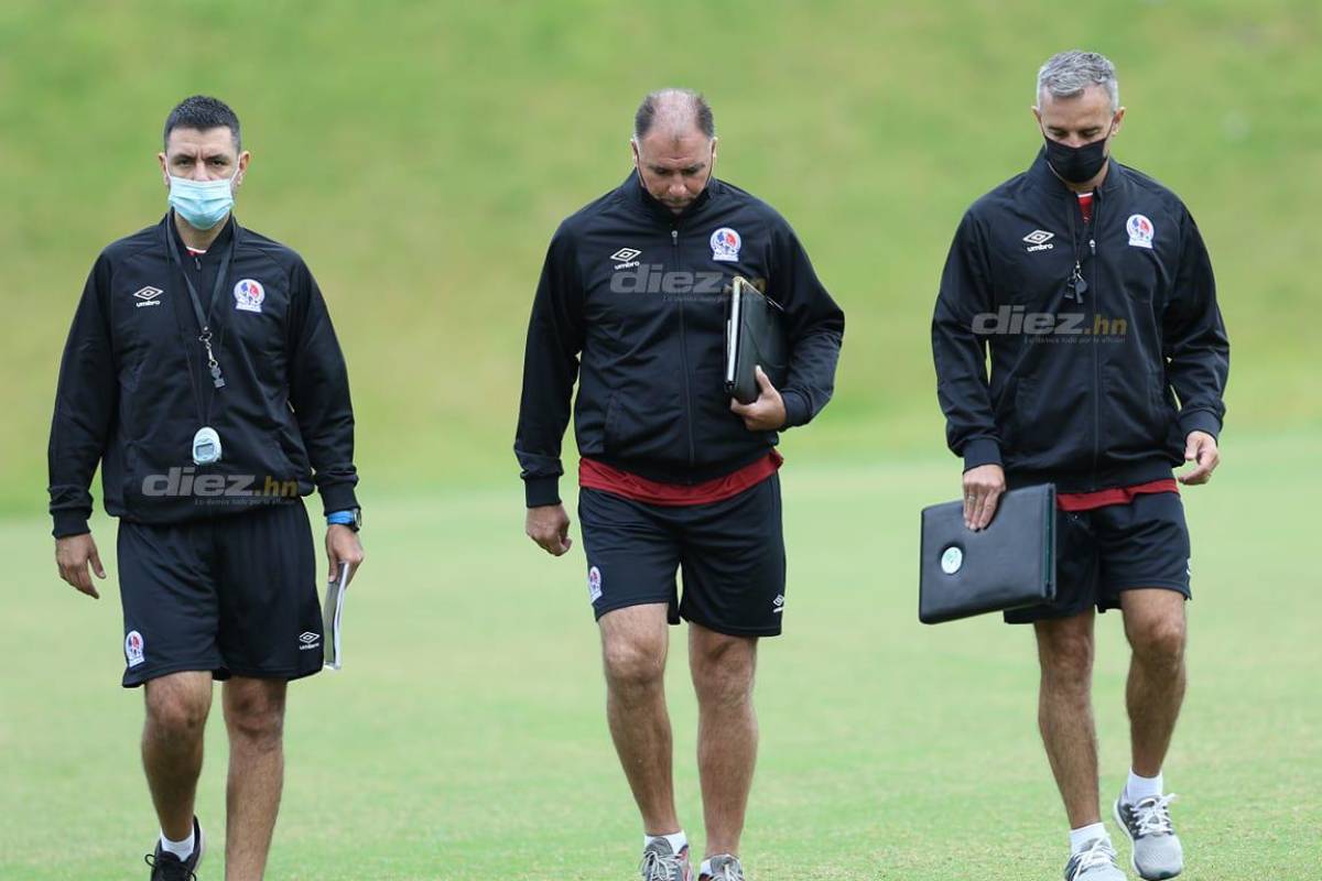 Las primeras imágenes de Pablo Lavallén como DT de Olimpia: Así inspeccionó la Cueva del León y sus exquisitas canchas