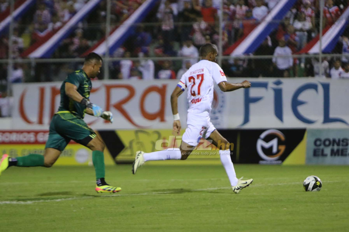 Olimpia goleó al Génesis: el debut de “Nacho” Colombini, errorazo del portero Argueta y las bellas chicas en Comayagua