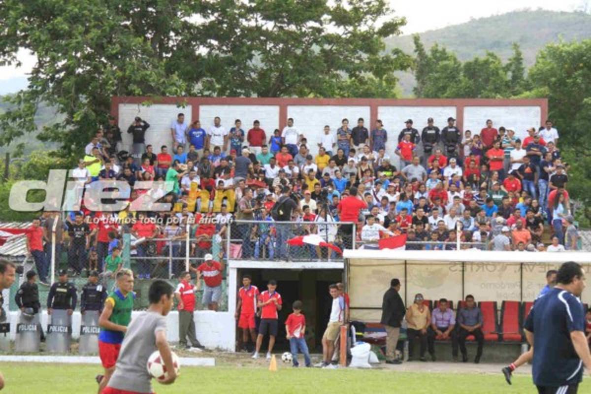 ¡AMBIENTAZO! Así se vivió la final de ida del Ascenso entre Villanueva-INFOP