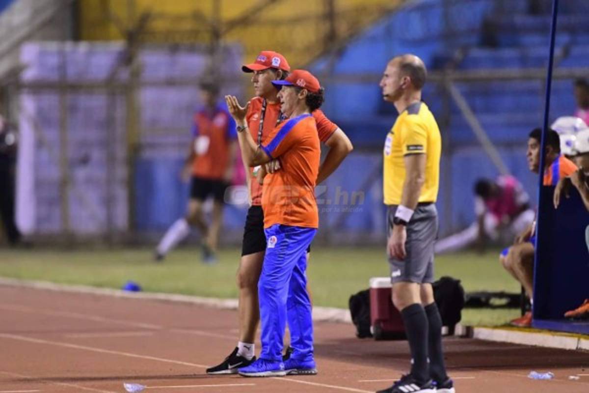 NO SE VIO EN TV: La máscara de Beckeles y la nueva cábala de Pedro Troglio