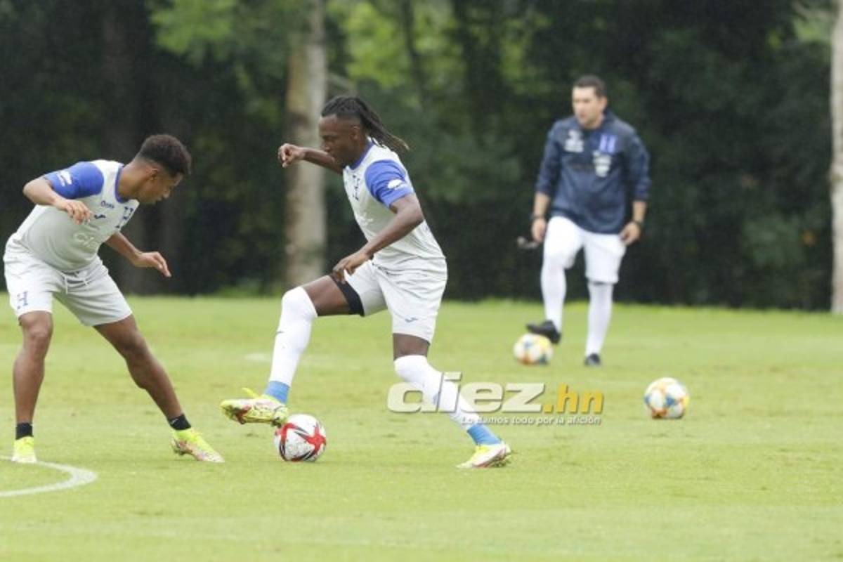 'Bolillo' Gómez recibe a viejo conocido en el entrenamiento de Honduras; el mano a mano de Elis con Choco Lozano