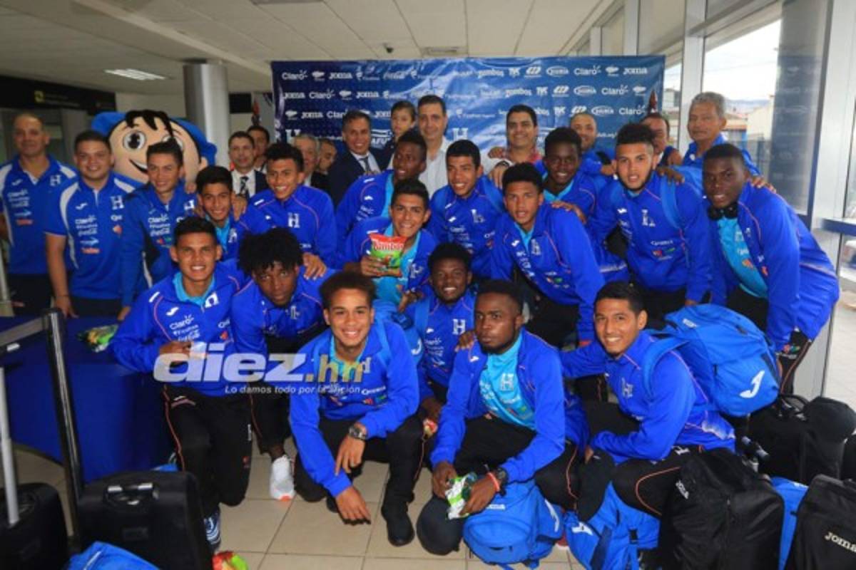 La Sub-20 de Honduras es recibida con pancartas, abrazos y homenaje