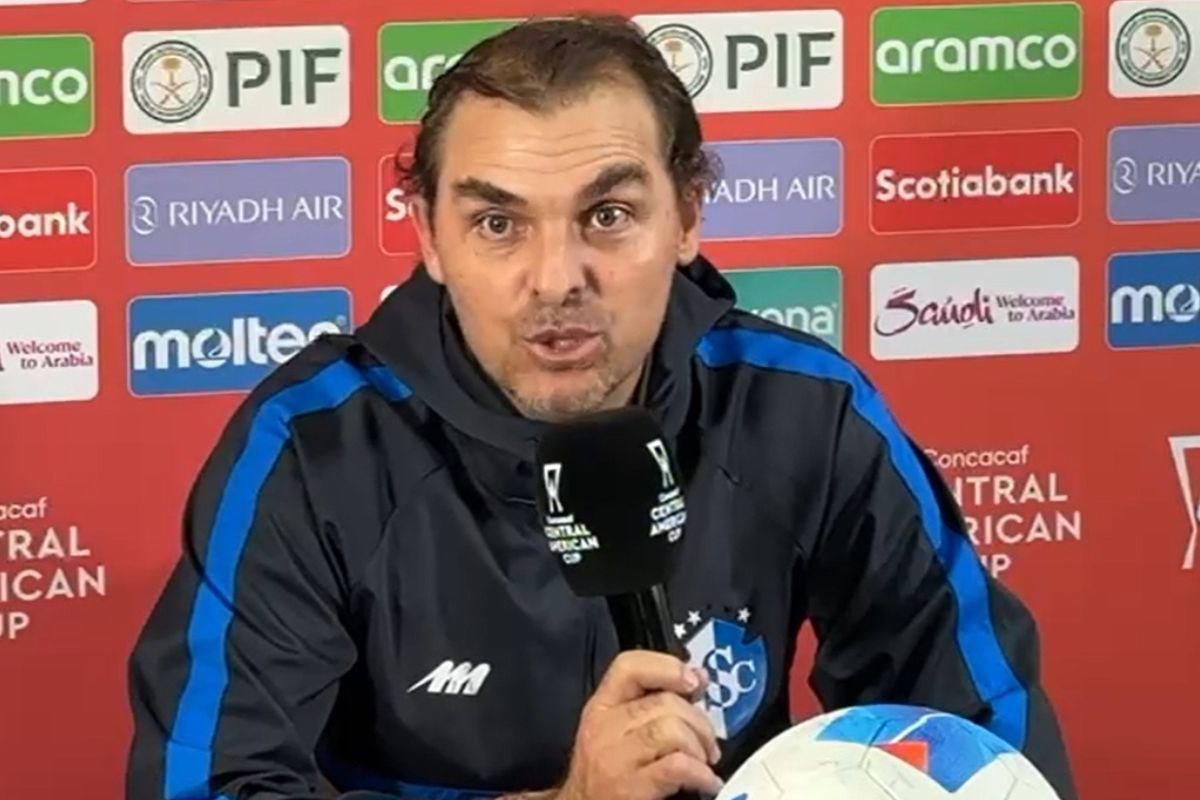 La tristeza del técnico del Cartaginés tras caer ante Olimpia y se pronuncia sobre el repechaje con Motagua