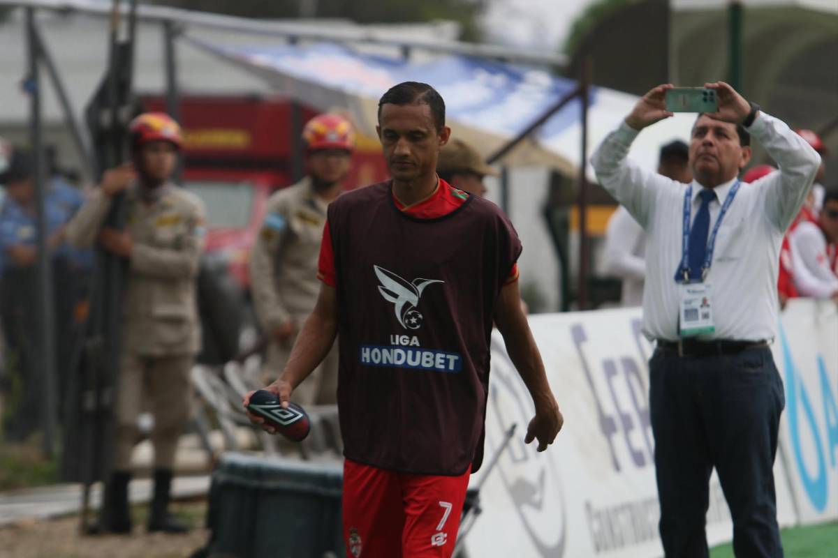 ¡La tristeza del descenso! Los jugadores del Real Sociedad en llanto y desconsolados, ¿qué pasó con Rony Martínez?
