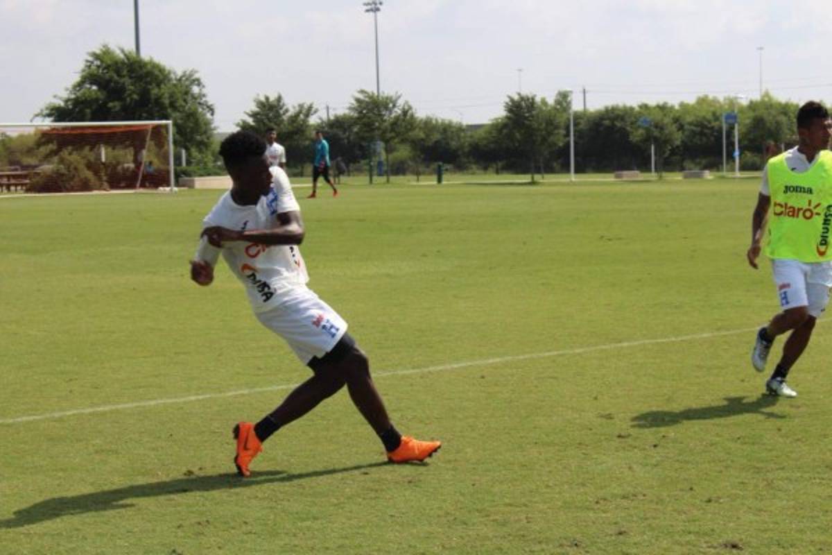 Las imágenes del entreno de Honduras y El Salvador previo a la batalla en Houston