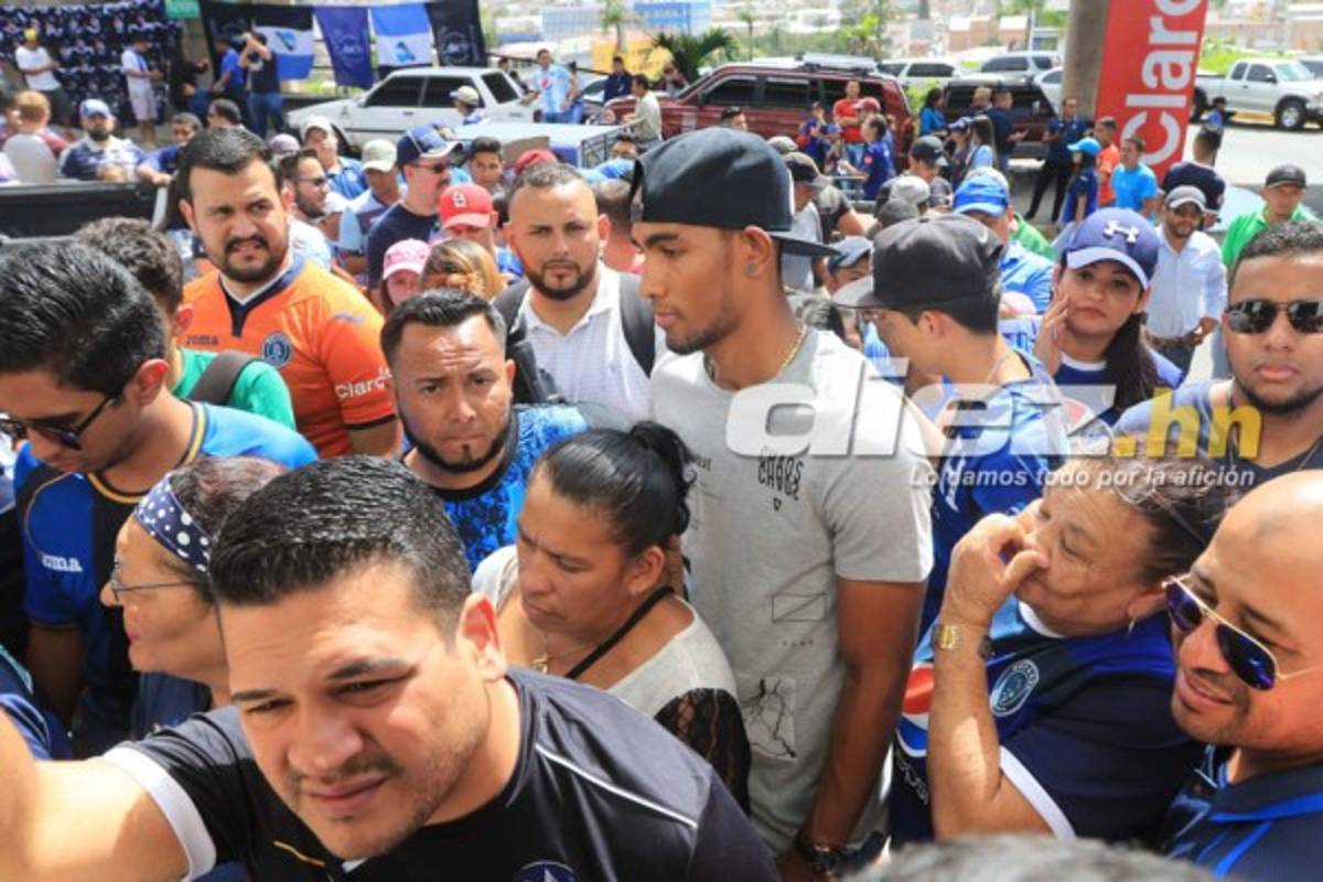 ¡Llenazo! Motagua celebra su Copa 15 con el Nacional a reventar