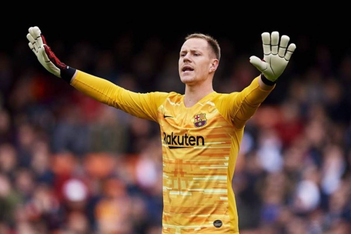 ¿Qué fue de Rustu Recber, el turco que llegó como estrella y se ''estrelló'' en el Barcelona?